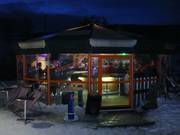 Umbrella bar Après Ski bar at night
