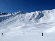 Powder snow paradise below the Corne de Sorebois and difficult slope