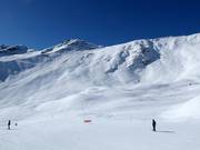 Powder paradise below Corne de Sorebois with a challenging slope