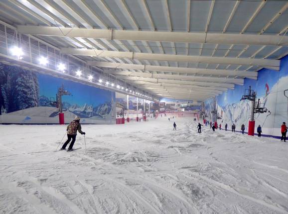 The main slope in the ski hall The Snow Centre