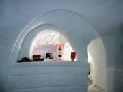 Bar in the Schneedorf igloo