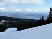 Panorama downhill run with a view of Vancouver