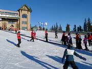 The children are in good hands at the conveyor belt.