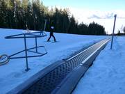 Magic carpet/conveyor belt at the mid-station