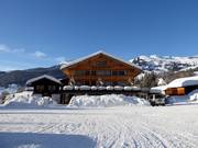 Hotel Wetterhorn at the end of the valley run Stepfi
