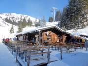 Fireplace lounge at the valley station of the Thanellerbahn in Berwang