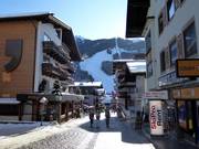 Around Saalbach, the slopes and lifts start