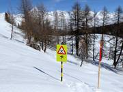 Warning signs at the edge of the slope