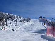 Challenging Panorama descent at the summit lift of Hauser Kaibling