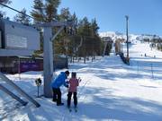 At the platter lift, the bar is handed to you.