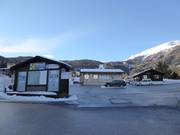Well-maintained parking lot and well-maintained ticket area at Kinderparadies Bürchen