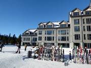Very well-maintained SkiStar shop and ski depot