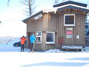 Here you will find assistance – the "Mittelstation" serves as ticket office, information desk, kiosk, and control center all in one.
