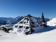 Overnight stay in the heart of the ski area at the Schneekarhütte
