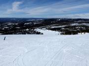 View along the Västbacken down into the valley