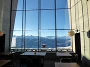 Hotel Chetzeron in the middle of the ski area