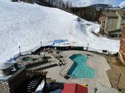 Pool and whirlpool right next to the slopes
