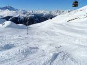 Open ski terrain below the Versingbahn
