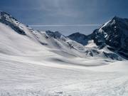 Wide powder slopes on the valley run