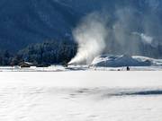 The cross-country trails can even be covered with artificial snow.