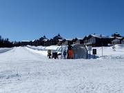 Covered conveyor belt next to the SkiStar Lodge Trysil