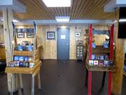 Well-maintained entrance area of the lodge at the valley station