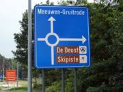 Signposting to the ski hall