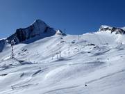 View from the Kristallbahn of the glacier slopes and the snow park of the Kitzsteinhorn