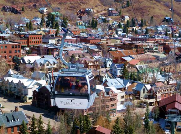 The gondola lift takes you up from Telluride to the ski resort.