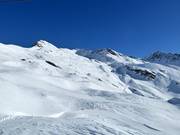 View over the ski area towards Pointe des Couloureuses
