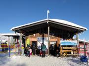 Well-maintained ticket area at the Junior Ski Zirkus