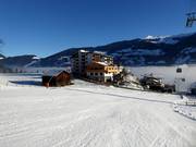 The Hotel Waldfriede is located directly on the valley run in Fügen.