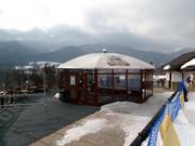 Umbrella bar at the valley station