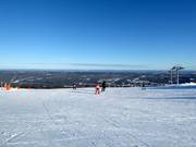 Easy slopes also start at the summit