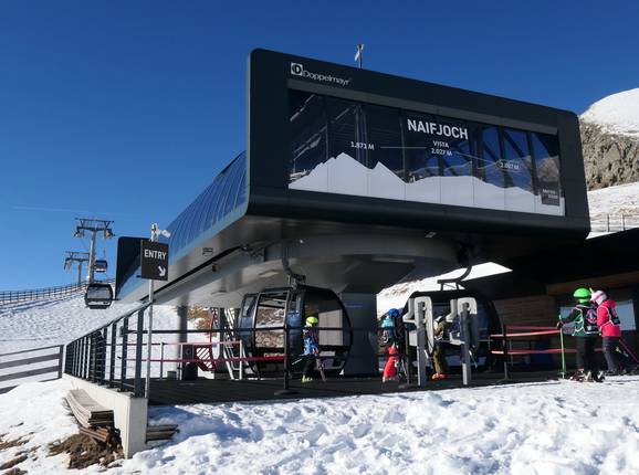 Naifjoch 2 - 10pers. Gondola lift (monocable circulating ropeway)