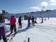 At the platter lift, the bar is handed to you.