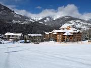 Conveyor belt with beginner slope right at the village