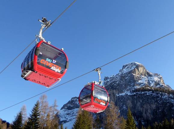 Piani di Pezzè-Col dei Baldi - 8pers. Gondola lift (monocable circulating ropeway)