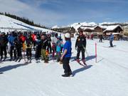 The friendly staff ensures that all seats are always occupied during the ascent.