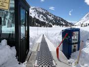 Ski school area with conveyor belt