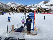 There is always staff present at the conveyor belt.