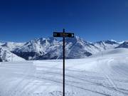 Slope signposting in the ski resort of Saas-Fee