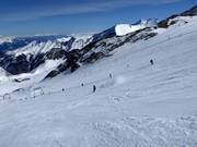 At the Maurergletscher lift, the descent is sporty and steep.