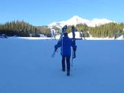 The skis are carried to the slope by the valet service.