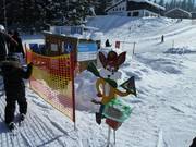 Trash cans and tissues at the lift