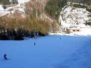 Even steep slopes are groomed in the ski lift carousel.