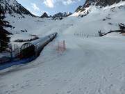 Easy slope with conveyor belt in La Mongie