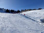 Conveyor belt with practice slope in Vason