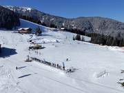 Schatzberg Zwergenland: conveyor belt, ski school area and easy slopes