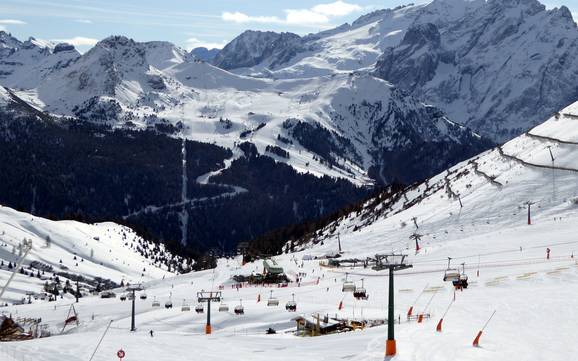 Skiing near Pera di Fassa